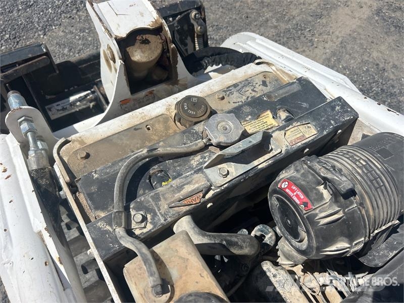 Bobcat MT100 Mini Compact Track Loader Skid steer mini nakladalci