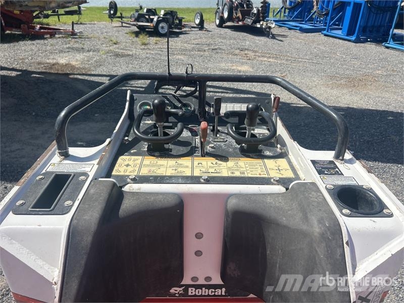 Bobcat MT100 Mini Compact Track Loader Skid steer mini nakladalci