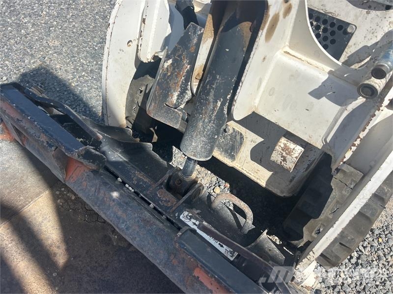 Bobcat MT100 Mini Compact Track Loader Skid steer mini nakladalci