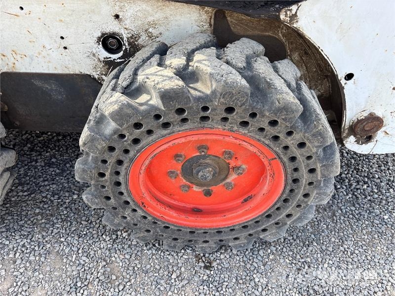 Bobcat S185 Міні-навантажувачі
