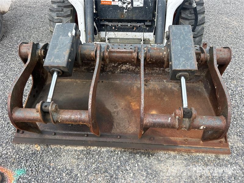 Bobcat S64 Two-Speed Skid Steer Loader Kompaktrakodók