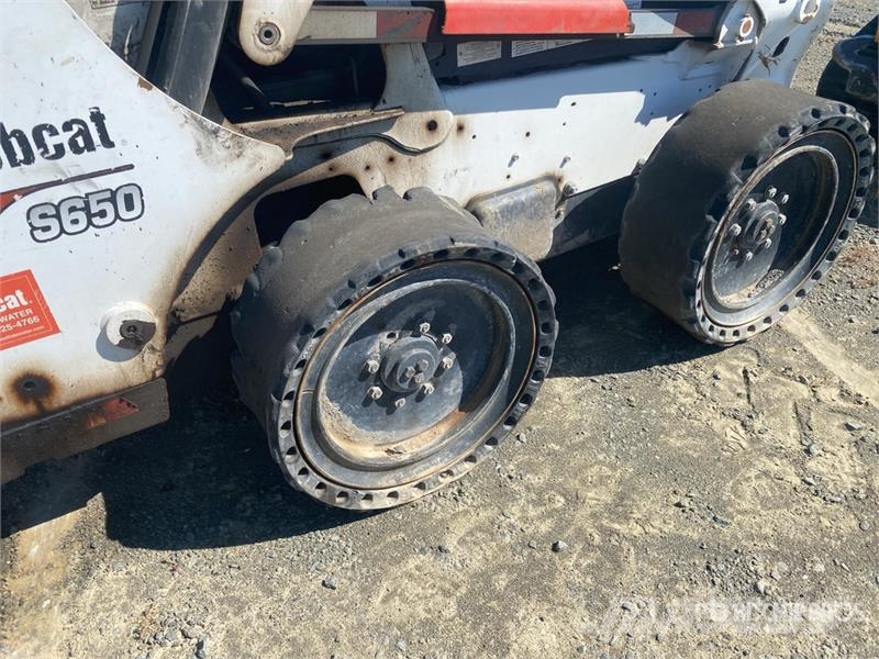 Bobcat S650 Skid steer loaders