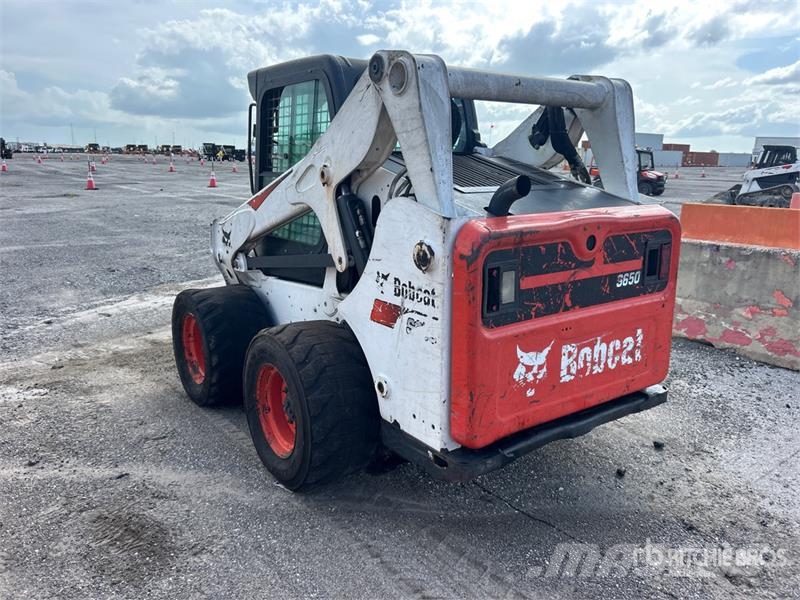 Bobcat S650 Skid steer mini nakladalci
