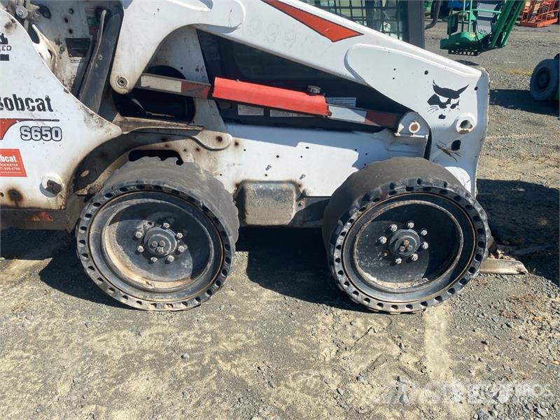 Bobcat S650 Skid steer loaders