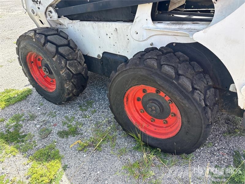 Bobcat S740 Skid steer mini nakladalci