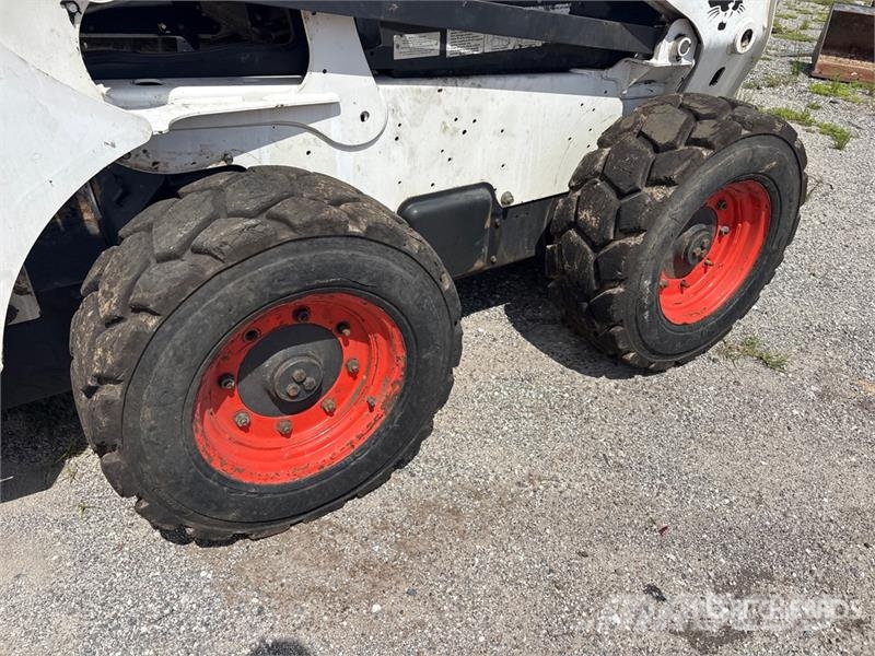 Bobcat S740 Skid steer mini nakladalci