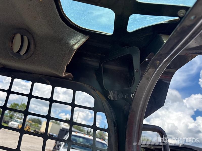 Bobcat S740 Skid steer mini nakladalci
