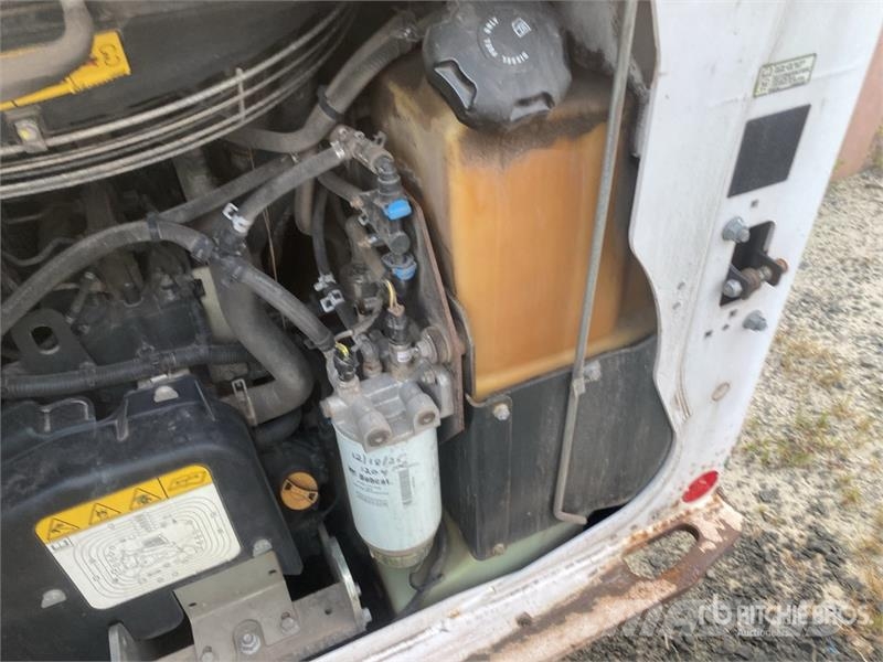 Bobcat S76 T4 Two-Speed Skid Steer Loader Minicargadoras