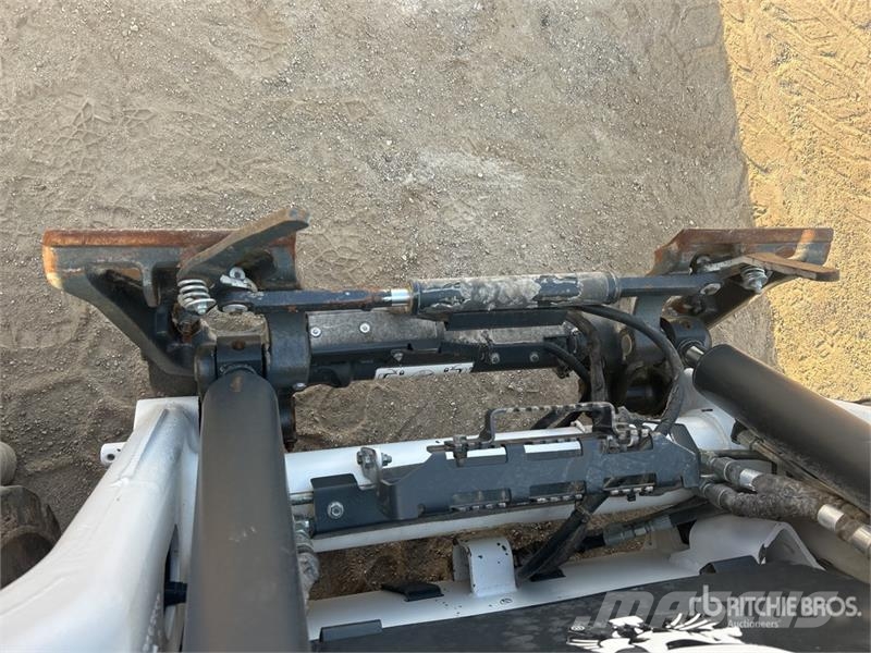 Bobcat S76 Two-Speed Skid Steer Loader Mini Pale Gommate