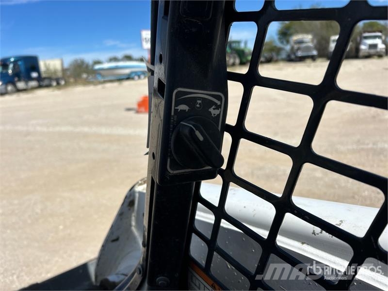 Bobcat S770 Міні-навантажувачі