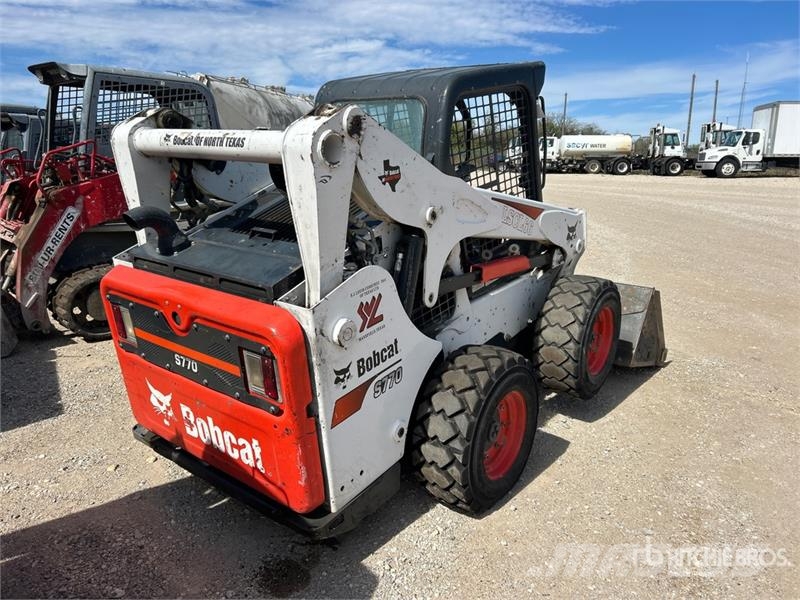 Bobcat S770 Міні-навантажувачі