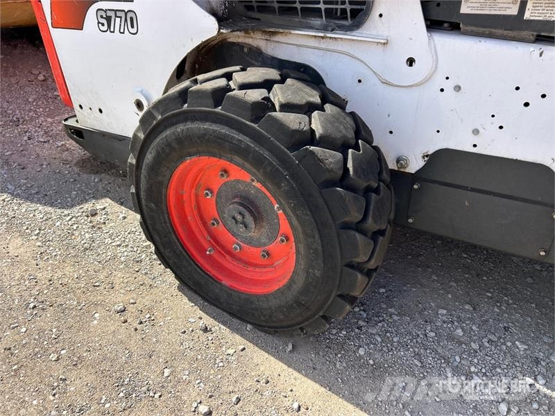 Bobcat S770 Міні-навантажувачі