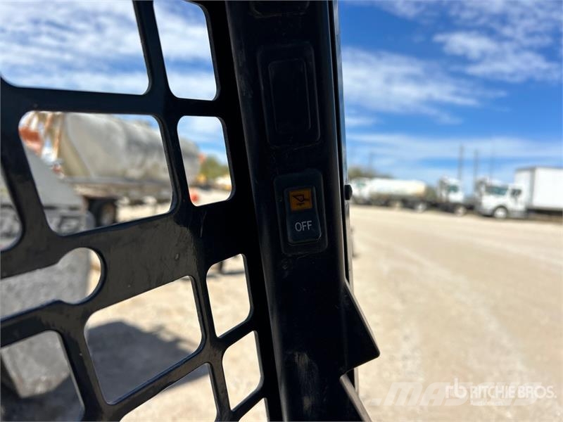 Bobcat S770 Міні-навантажувачі