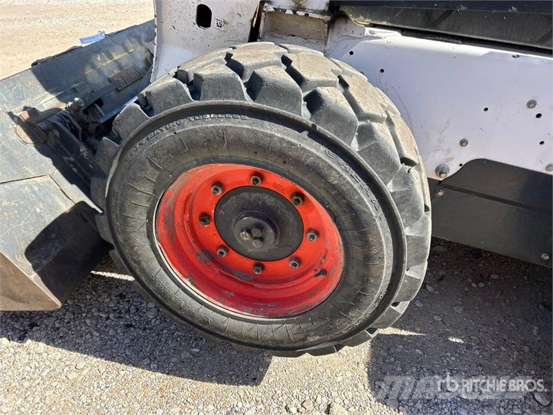 Bobcat S770 Міні-навантажувачі