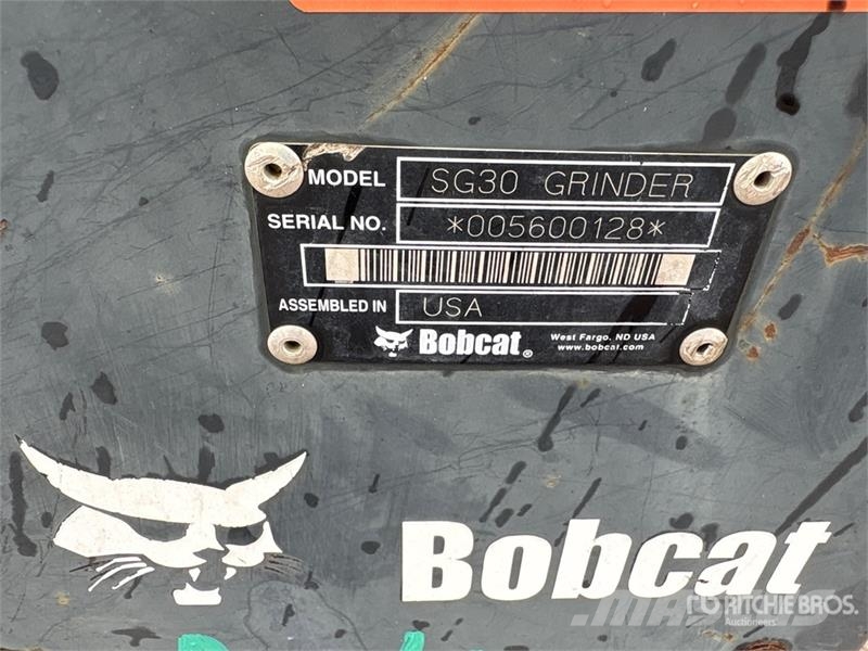Bobcat SG30 36 in Skid Steer Stump Grinder パワーハローとロータリーハロー