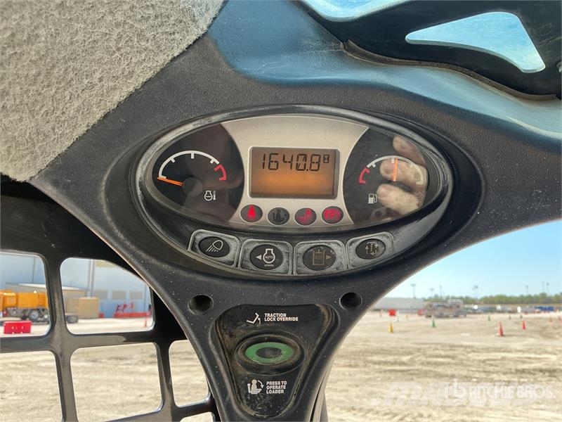 Bobcat T550 لوادر انزلاقية التوجيه