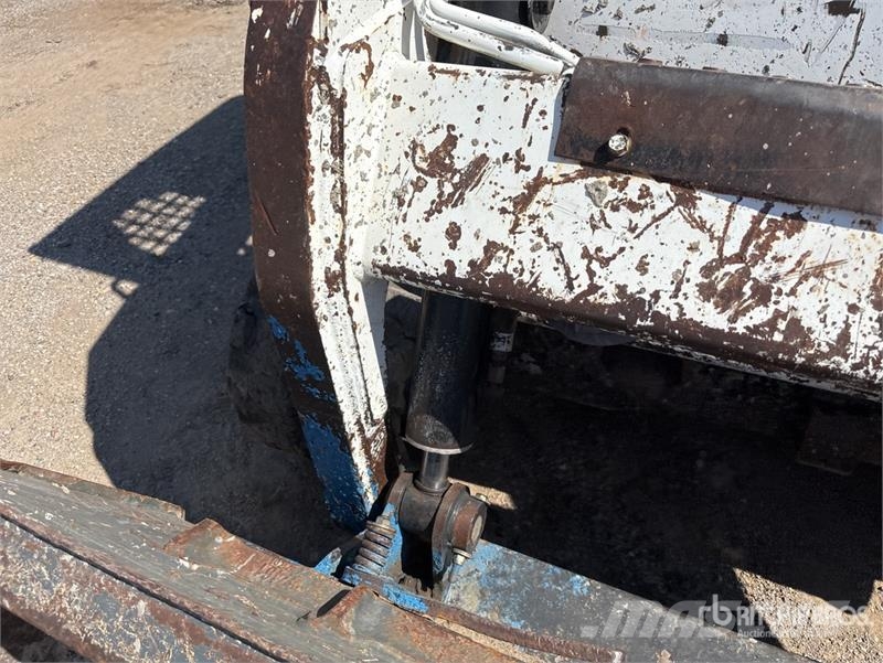 Bobcat T590 Skid steer mini nakladalci