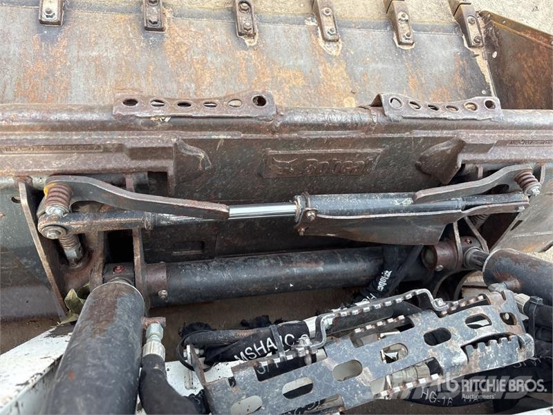 Bobcat T595 لوادر انزلاقية التوجيه