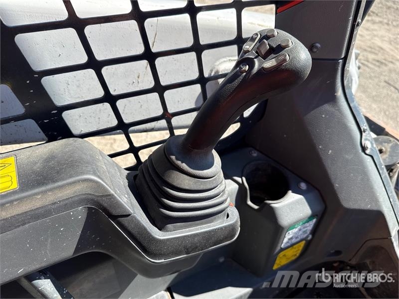 Bobcat T62 Compact Track Loader Skid steer mini nakladalci