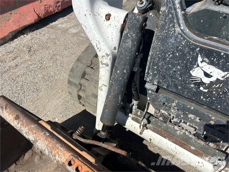 Bobcat T62 Compact Track Loader Skid steer loaders