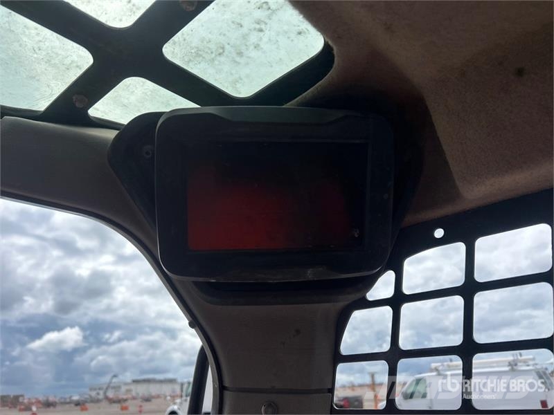 Bobcat T62 Compact Track Loader Мини-погрузчики