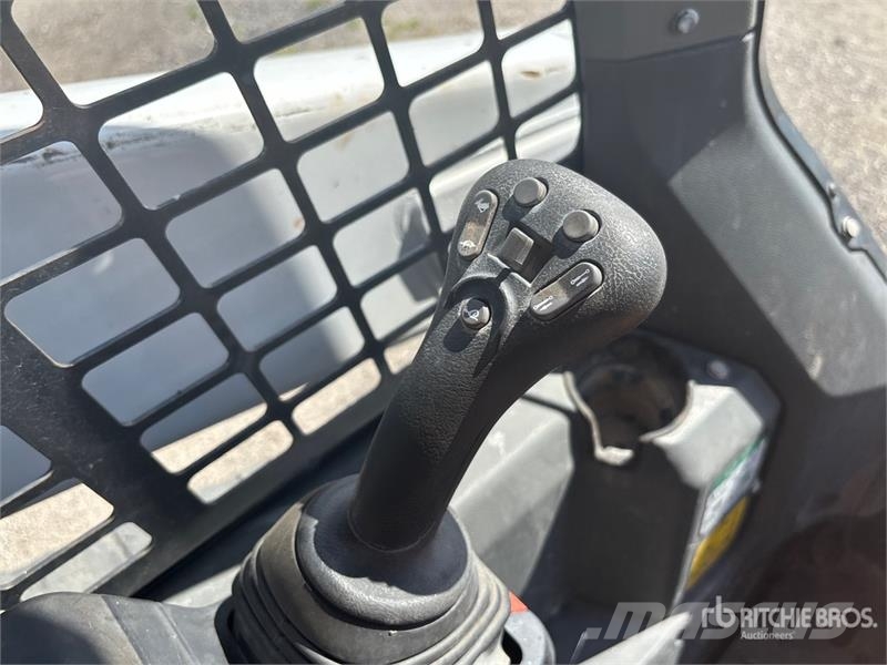 Bobcat T62 Compact Track Loader Lietoti riteņu kompaktiekrāvēji