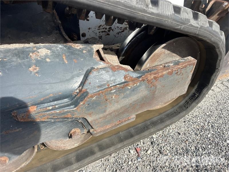 Bobcat T62 Compact Track Loader Skid steer mini nakladalci