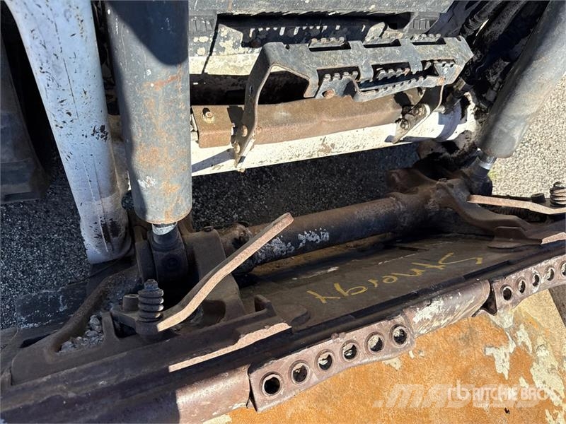Bobcat T62 Compact Track Loader Mini Pale Gommate