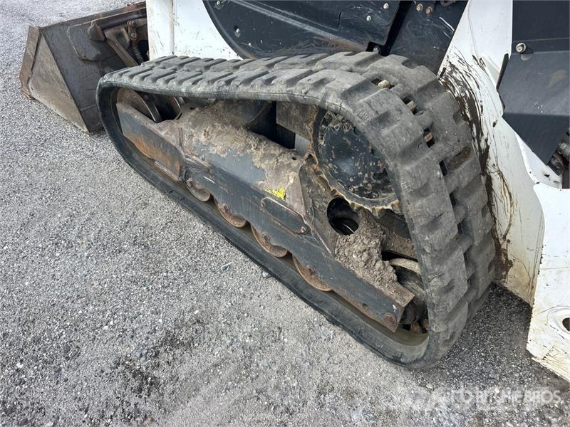Bobcat T62 Compact Track Loader Skid steer loaders