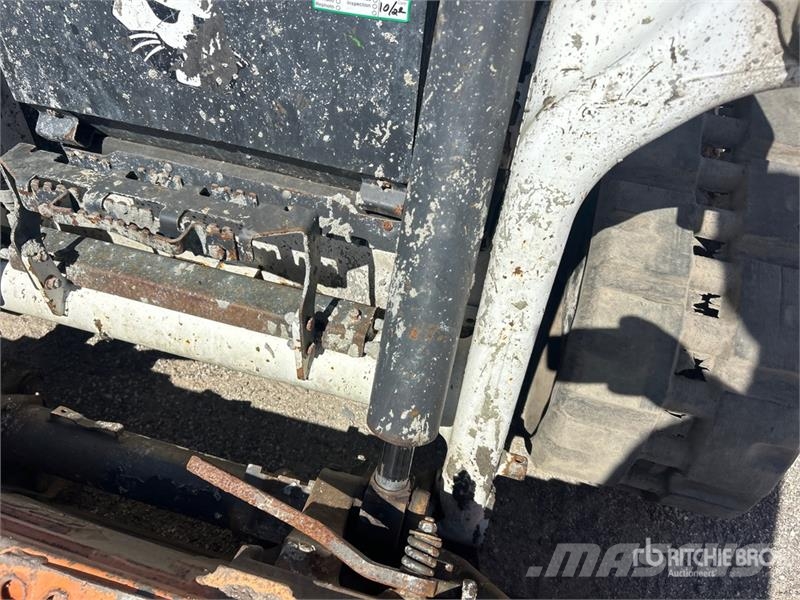 Bobcat T62 Compact Track Loader Skid steer loaders