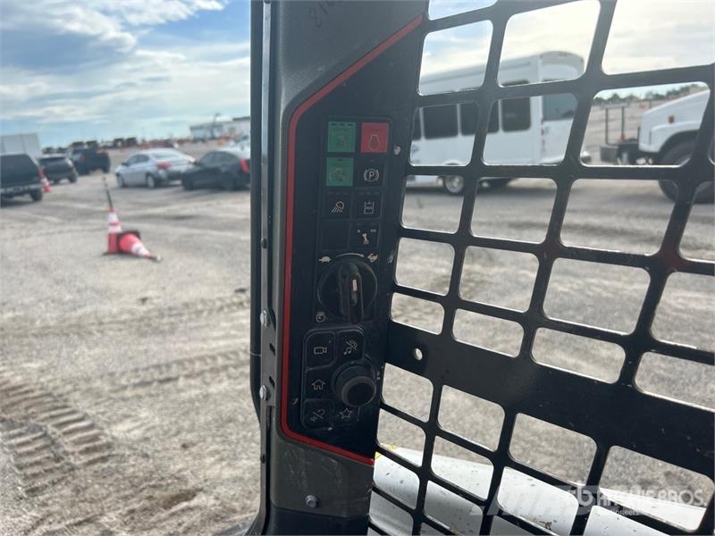 Bobcat T62 Compact Track Loader Skid steer loaders