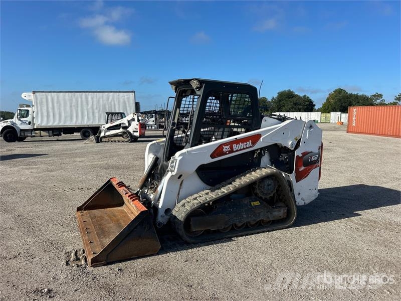 Bobcat T62 Compact Track Loader لوادر انزلاقية التوجيه