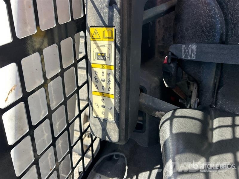 Bobcat T62 Compact Track Loader لوادر انزلاقية التوجيه
