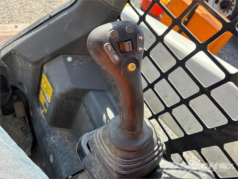 Bobcat T62 Compact Track Loader Мини-погрузчики