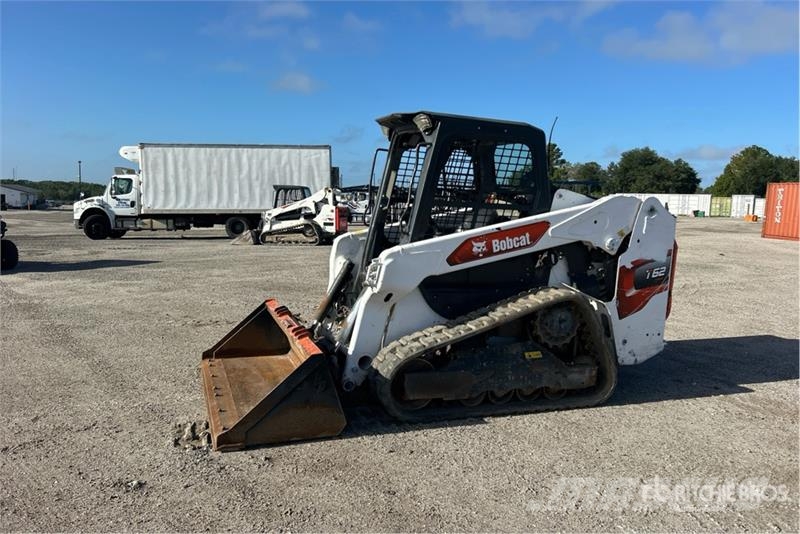 Bobcat T62 Compact Track Loader لوادر انزلاقية التوجيه