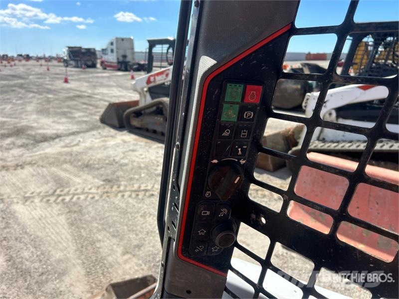 Bobcat T62 Compact Track Loader Skid steer loaders