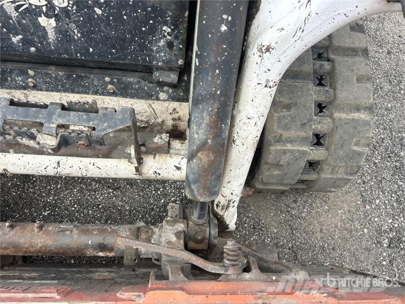 Bobcat T62 Compact Track Loader Мини-погрузчики