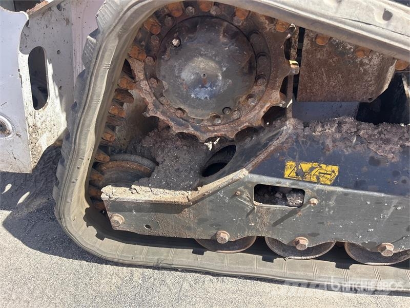 Bobcat T62 Compact Track Loader Skid steer loaders