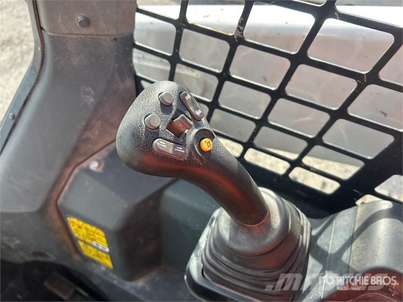 Bobcat T62 Compact Track Loader Skid steer mini nakladalci