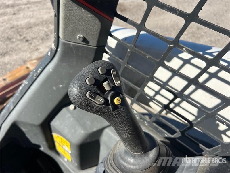 Bobcat T62 Compact Track Loader لوادر انزلاقية التوجيه