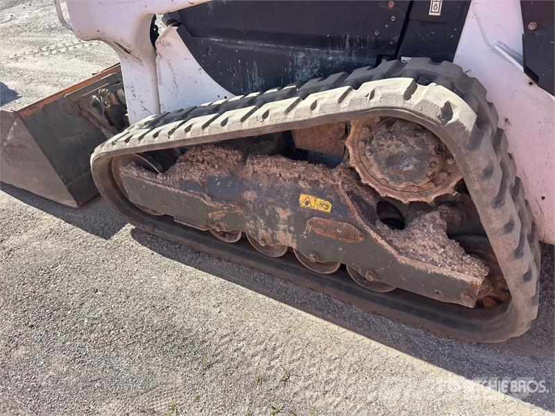 Bobcat T62 Compact Track Loader Skid steer loaders