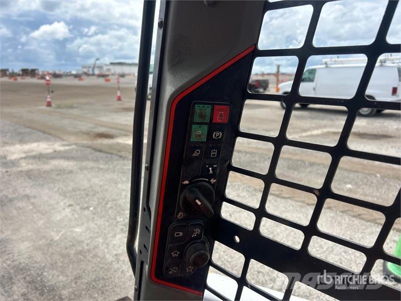 Bobcat T62 Compact Track Loader Мини-погрузчики