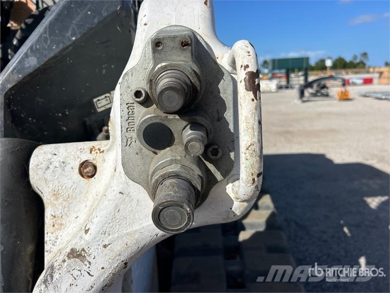 Bobcat T62 Compact Track Loader Мини-погрузчики
