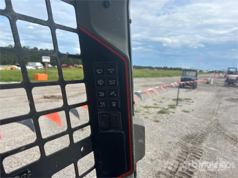 Bobcat T62 Compact Track Loader Skid steer loaders