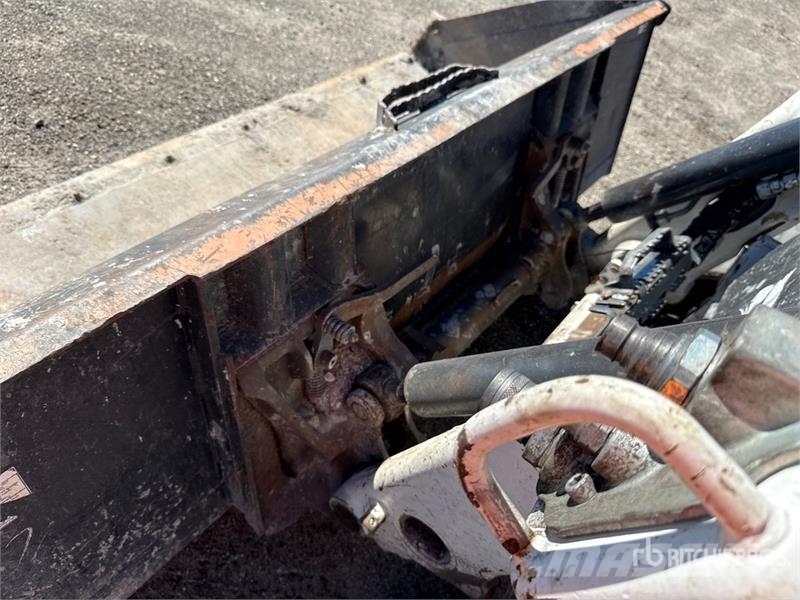 Bobcat T62 Compact Track Loader Skid steer mini nakladalci