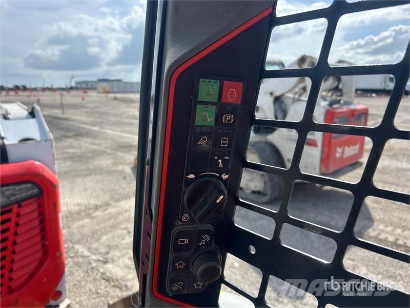 Bobcat T62 Compact Track Loader Skid steer mini nakladalci