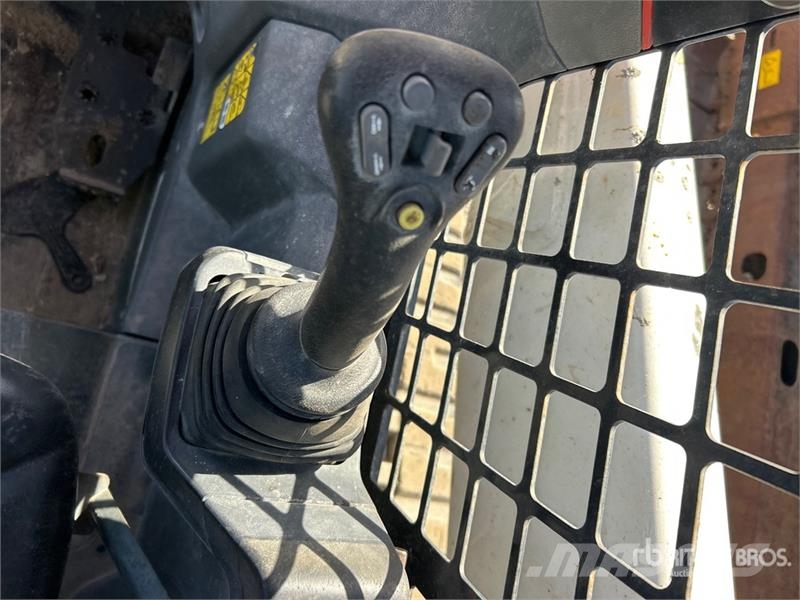 Bobcat T62 Compact Track Loader Мини-погрузчики