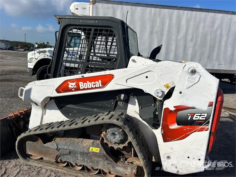 Bobcat T62 Compact Track Loader لوادر انزلاقية التوجيه