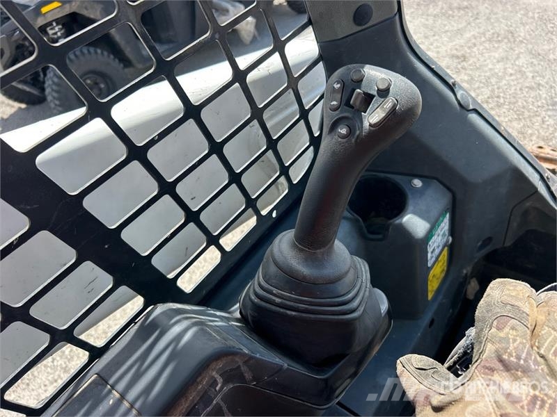 Bobcat T62 Compact Track Loader Skid steer loaders