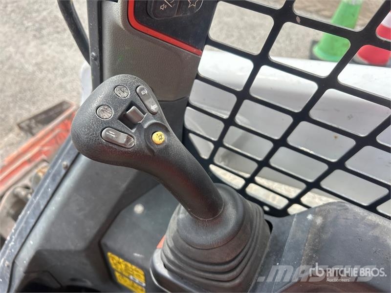 Bobcat T62 Compact Track Loader Мини-погрузчики